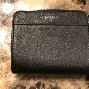 NWT  - Zip around wallet